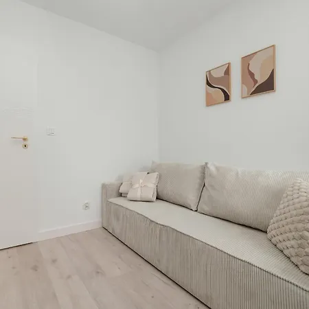 Apartment Exceptional With Parking By Renters *