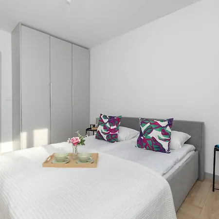 Exceptional With Parking By Renters Lejlighed
