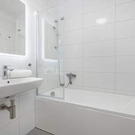 Exceptional With Parking By Renters
