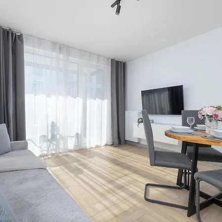 Exceptional With Parking By Renters Lejlighed *