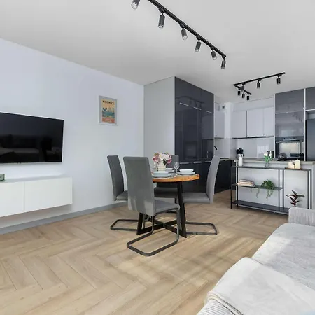 Exceptional With Parking By Renters Lejlighed *
