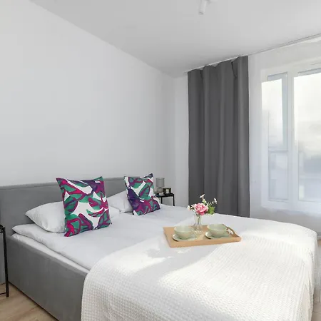 Exceptional With Parking By Renters
