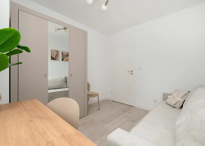 Exceptional With Parking By Renters דירה קטוביץ